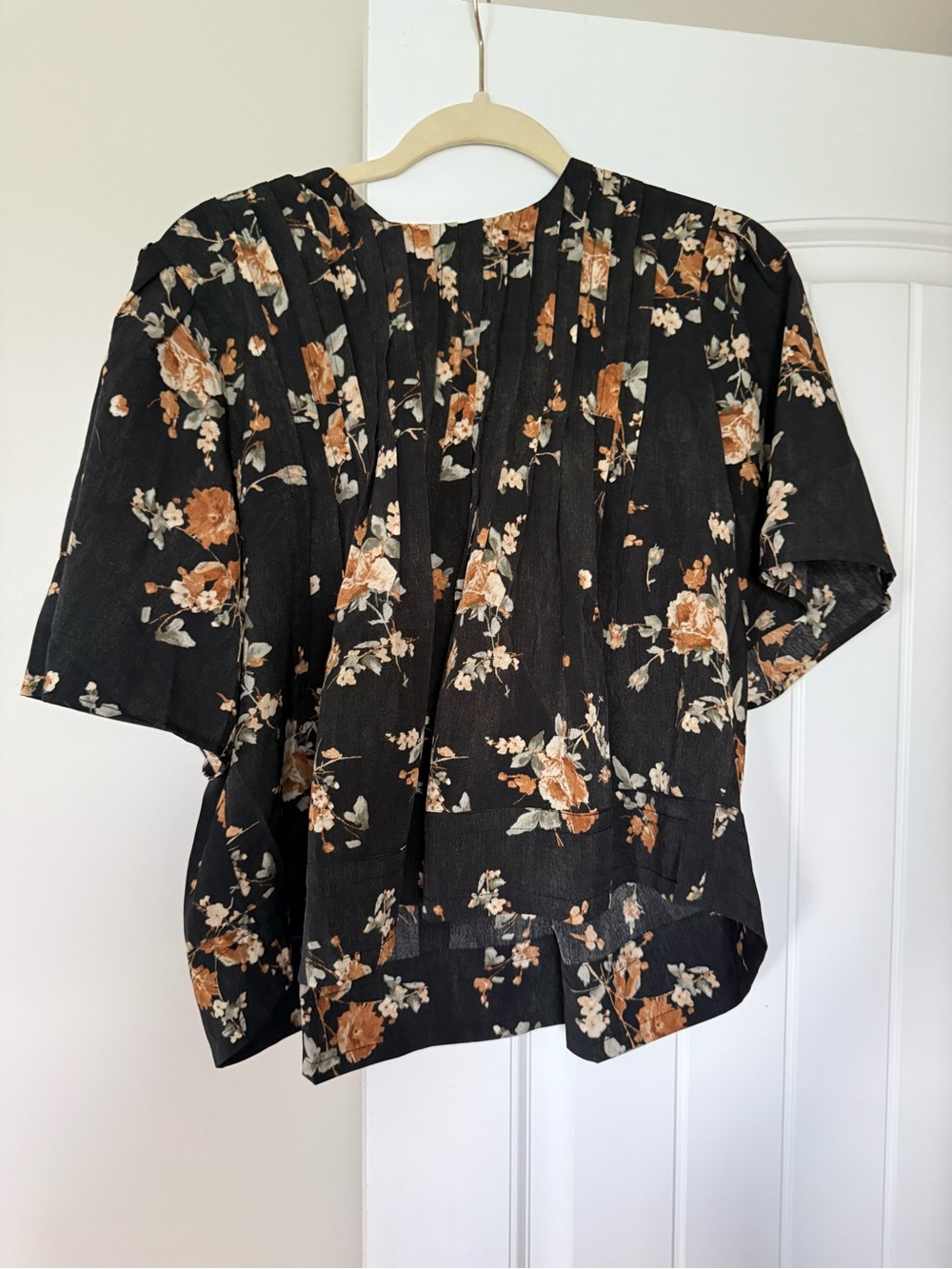 bohme Black Floral Open Front Short Sleeve Top with Rust and Cream Flowers